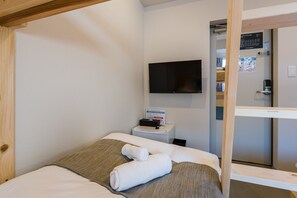 Family Triple Room (Shared shower and toilet) Non Smoking | Free WiFi, bed sheets - BAKURO - DOYANEN HOTELS (Osaka)