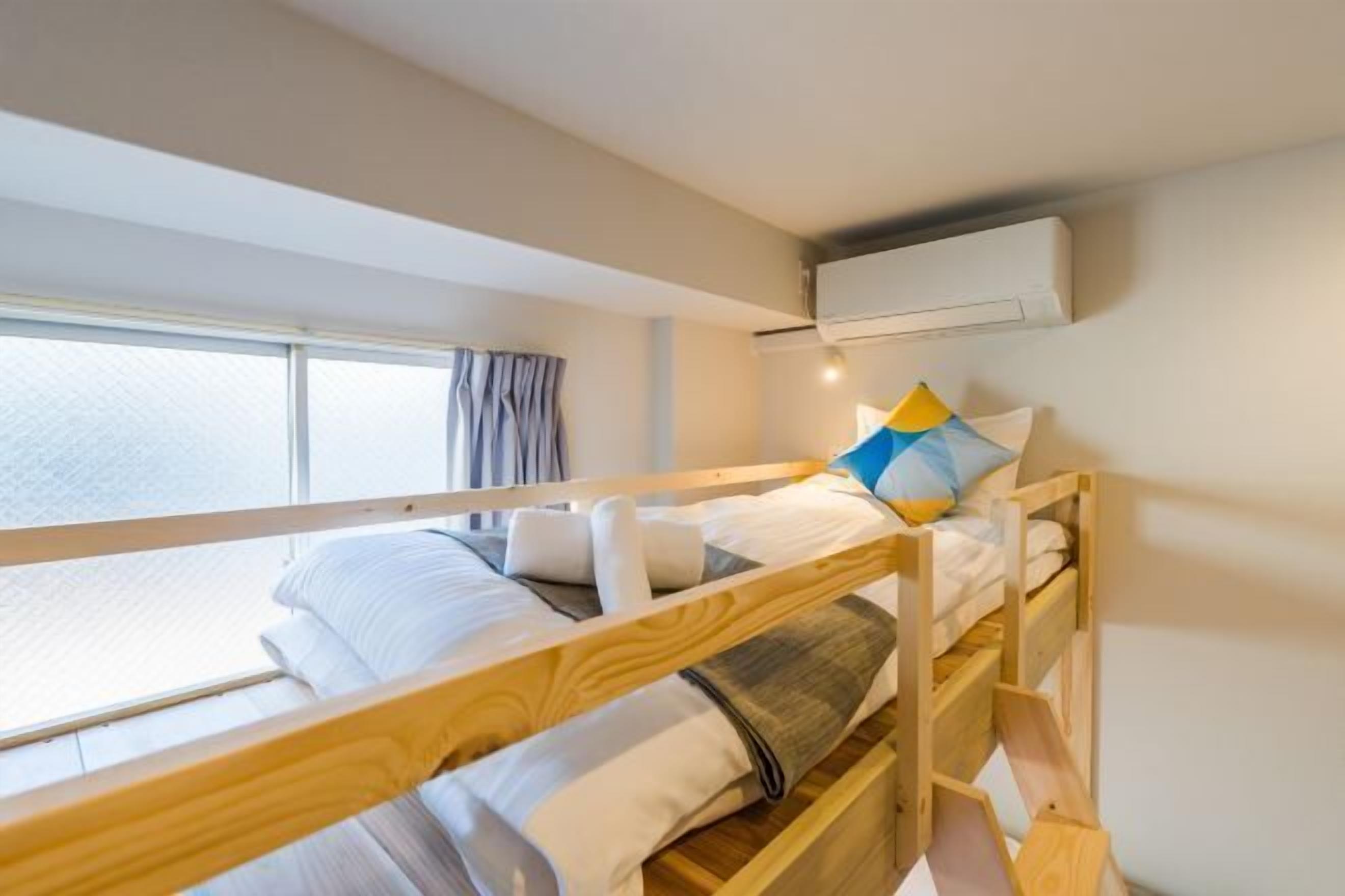 Cortinas blackout, Wi-Fi de cortesia, roupa de cama