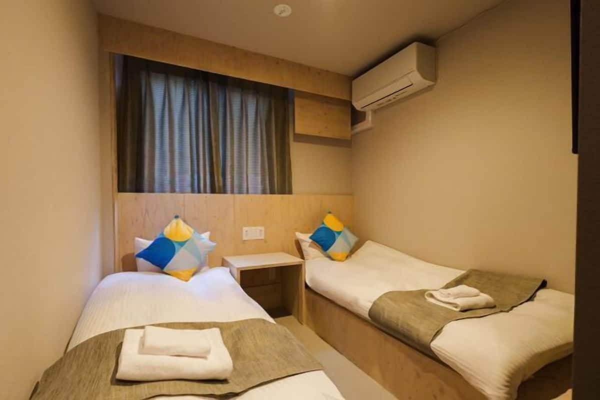 1 chambre, rideaux occultants, Wi-Fi gratuit, draps fournis