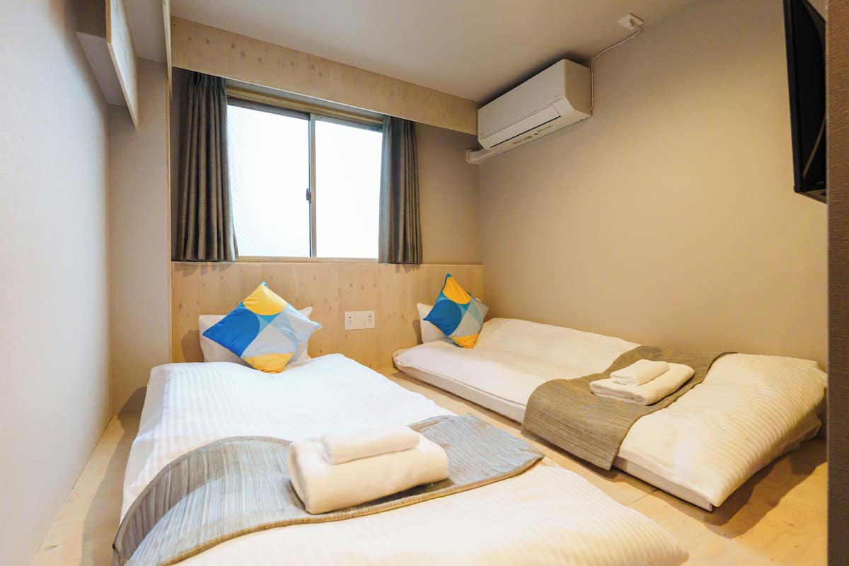 Hollywood Twin Room Non-Smoking (Shared Shower) | Blackout curtains, free WiFi, bed sheets