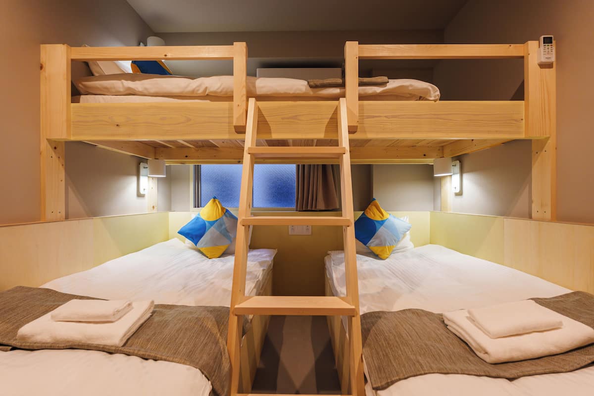 Tremannsrom – familie | Blendingsgardiner, wi-fi (inkludert) og sengetøy