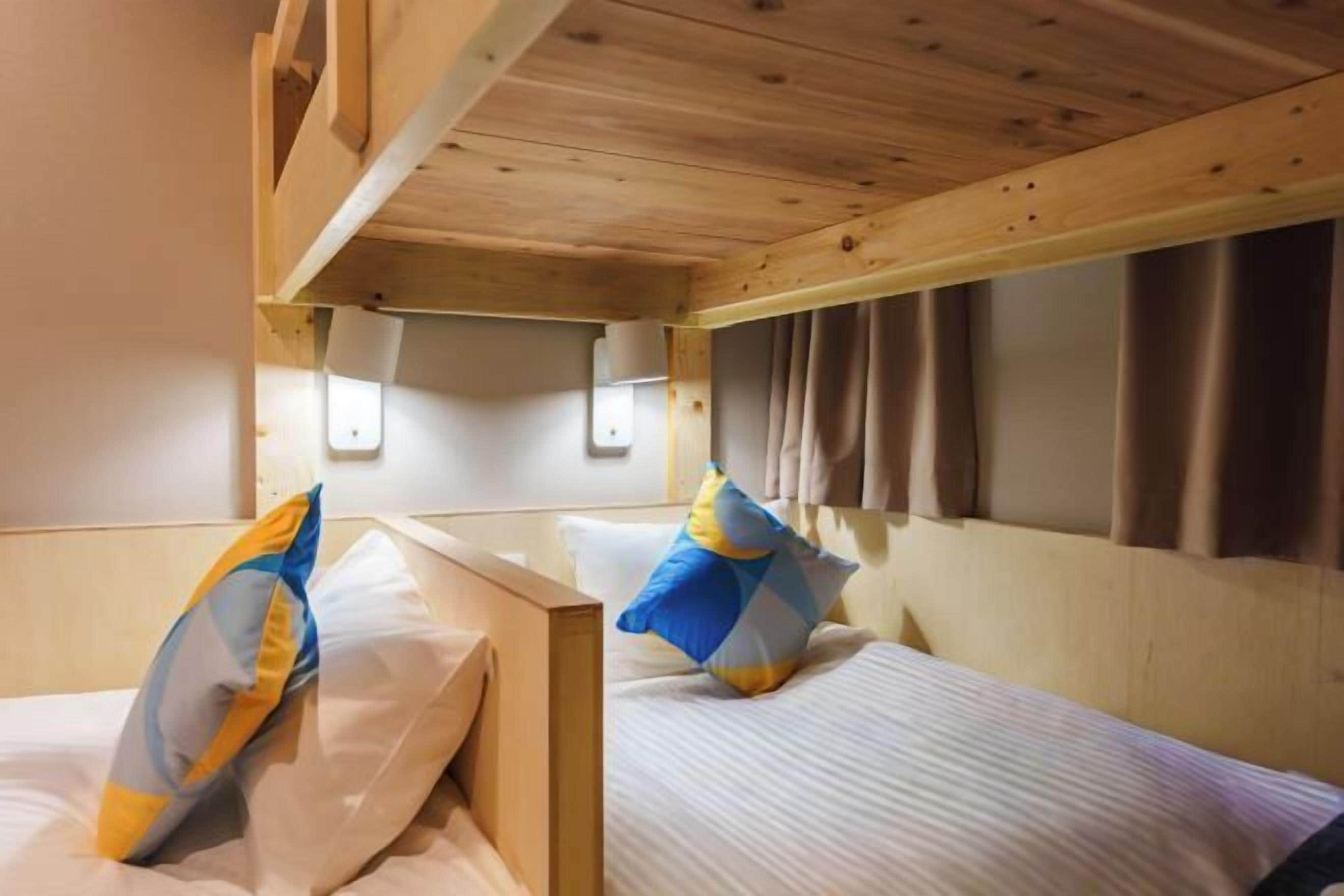 Pimennysverhot, ilmainen Wi-Fi, vuodevaatteet