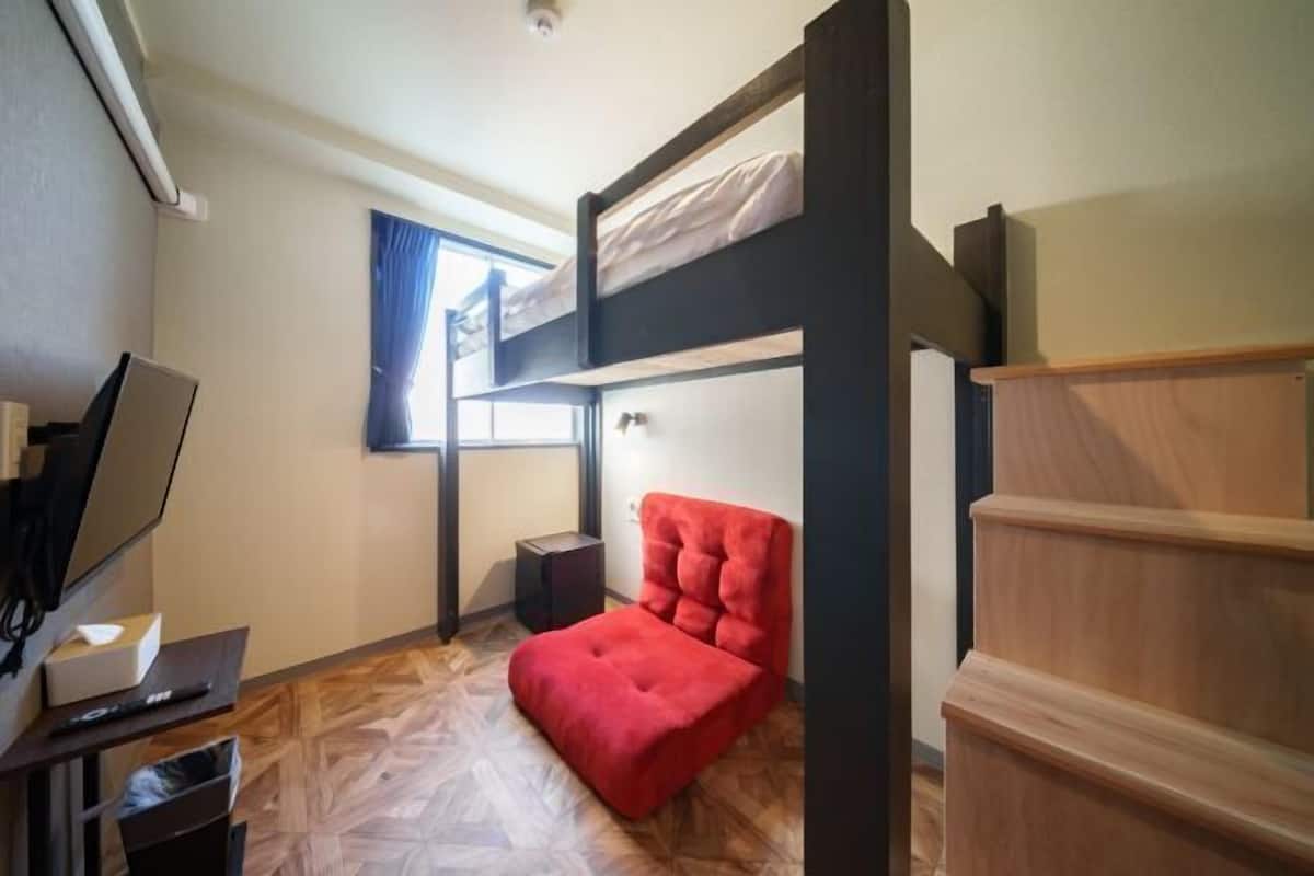 1 bedroom, blackout drapes, free WiFi, bed sheets
