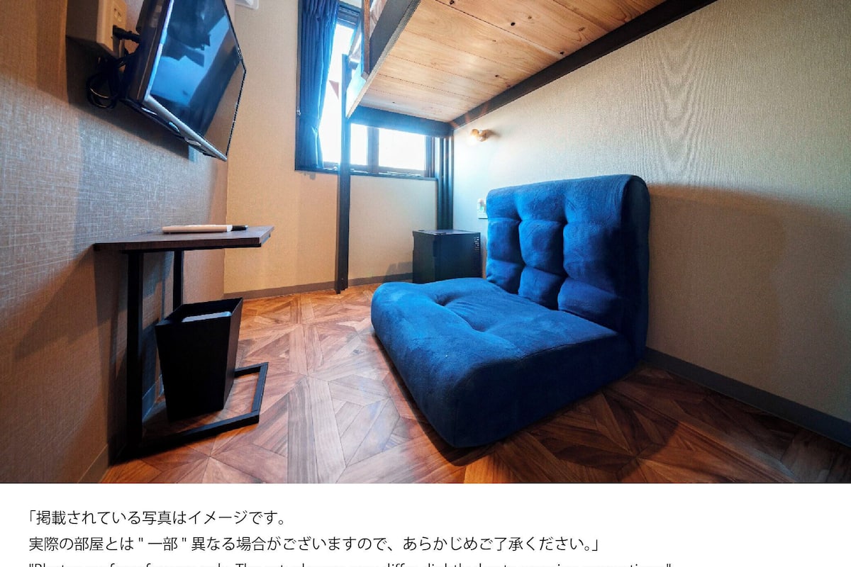 1 habitación, escritorio y espacio para trabajar con laptop