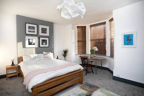 Luxury House | 5 bedrooms, desk, laptop workspace, iron/ironing board - Arthouse Lovely Spacious 5 bed house (Nottingham)