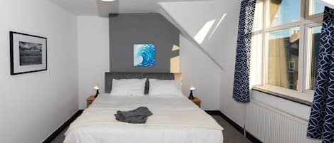 Casa Luxury | 5 camere, una scrivania, postazione laptop, ferro/asse da stiro