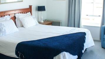 House | 3 bedrooms, desk, laptop workspace, blackout drapes