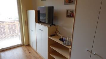 Twin Room, Shared Bathroom (2) | Room amenity