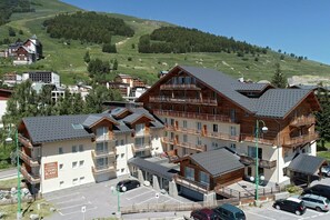 Exterior - Apartment in France with Flexible Options (Les Deux Alpes)