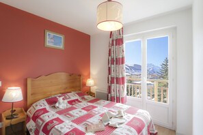 Unclassified image, 2 of 28, button