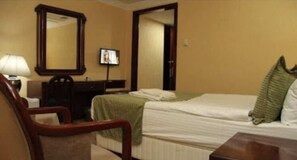 1 habitación, caja de seguridad en la habitación y ropa de cama 