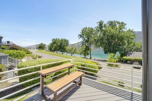 Property grounds - Modern Retreat w/ Hot Tub - Steps to Lake Chelan! (Manson)