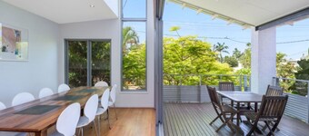 MOFFAT RETREAT - Enjoy the refreshing sea breezes whilst overlooking the landscaped garden