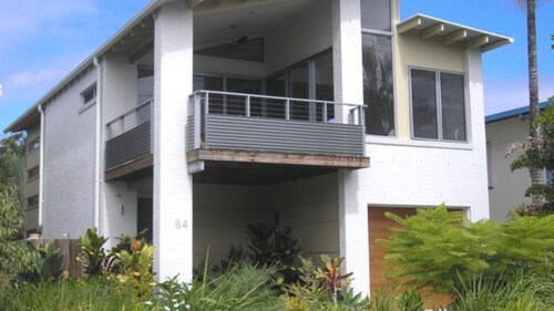 Moffat Retreat Stylish 3BR Beach Home