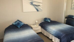 3 bedrooms, iron/ironing board, WiFi, bed sheets