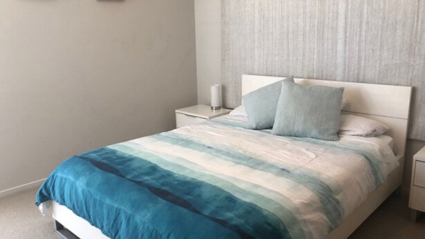 3 habitaciones, escritorio, tabla de planchar con plancha y wifi 