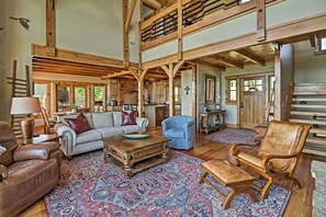 TV, fireplace, video games, DVD player - Luxury Family Retreat - Greers Ferry Lake Views! (Edgemont)