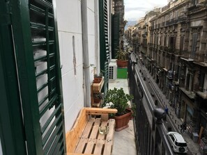 Triple Room (Lanterna) | View from room - FraLePorte B&B (Palermo)