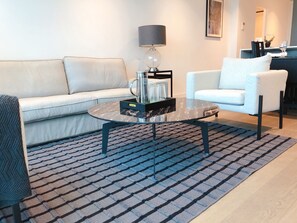 City appartement, 2 slaapkamers, uitzicht op de stad | Woonruimte | Televisie