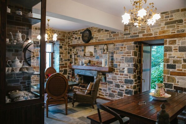 Maison, 6 chambres | Restauration dans la chambre