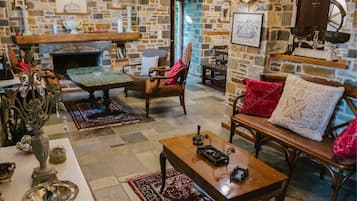 Ferienhaus, 6 Schlafzimmer | Wohnbereich | Flachbildfernseher, Kamin