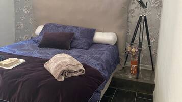 2 slaapkamers, een strijkplank/strijkijzer, gratis wifi, beddengoed