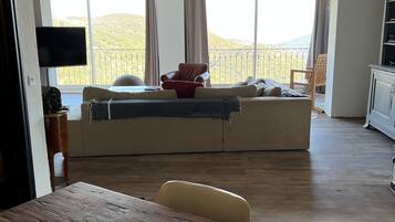 Smart-tv en een open haard