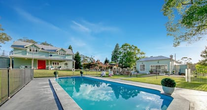 Poppet Head Manor - Beautiful, historic house with pool