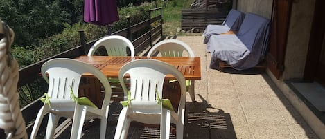 تناول الطعام بالخارج