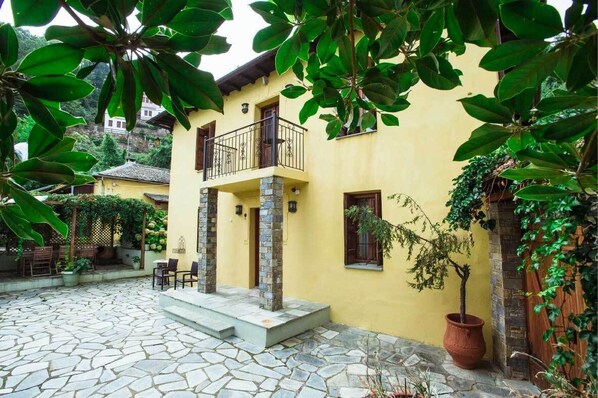Property entrance - Guesthouse Ellis (Zagora-Mouresi)