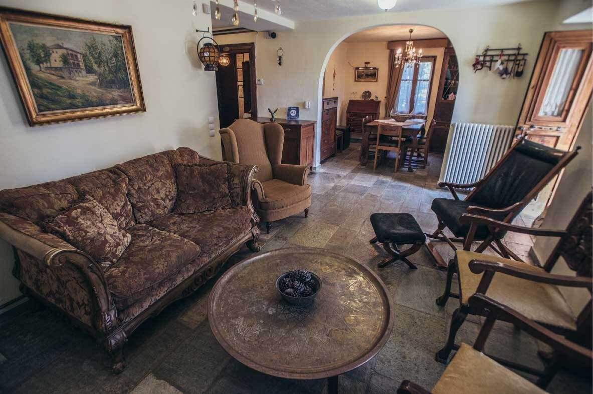 Casa, 5 habitaciones | Sala de estar | Una televisión de pantalla plana, un reproductor de DVD