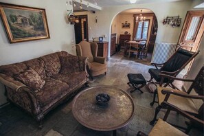 House, 5 Bedrooms | Living room | Flat-screen TV, DVD player - Guesthouse Ellis (Zagora-Mouresi)