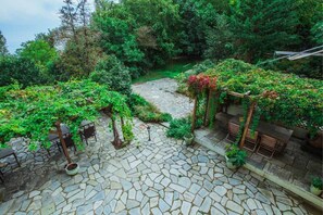 House, 5 Bedrooms | Garden view - Guesthouse Ellis (Zagora-Mouresi)