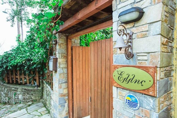 Exterior detail - Guesthouse Ellis (Zagora-Mouresi)