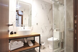 Designer toiletries, hair dryer, towels - Aethon Airport Project Hotel-Free Shuttle by GK Hospitality Group (Markopoulo Mesogaias)