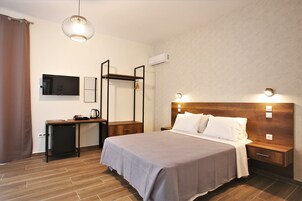 Executive Room | Iron/ironing board, free WiFi, bed sheets