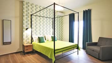 Iron/ironing board, free WiFi, bed sheets