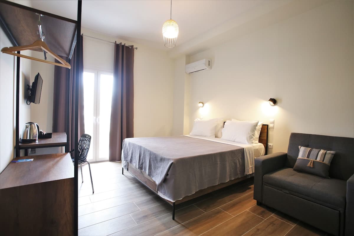 Urban Chic Room | Iron/ironing board, free WiFi, bed sheets