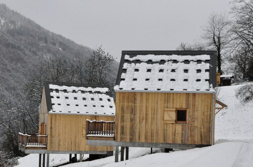 Chalet bois indépendant de 35 m² avec terrasse donnant sur la montagne