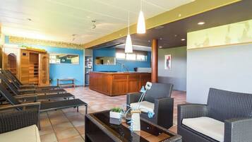 Sauna, hot tub, steam room