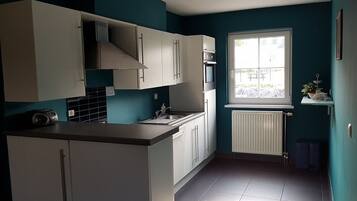 Rumah | Dapur pribadi | Lemari es, microwave, oven, dan kompor