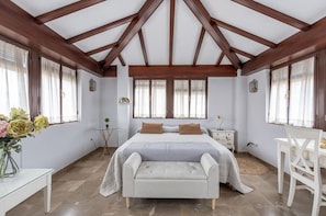 2 habitaciones, escritorio, tabla de planchar con plancha y wifi gratis