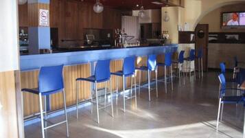 Bar (trong khuôn viên)