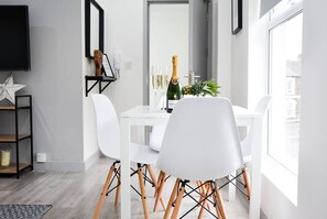 Apartment | In-room dining