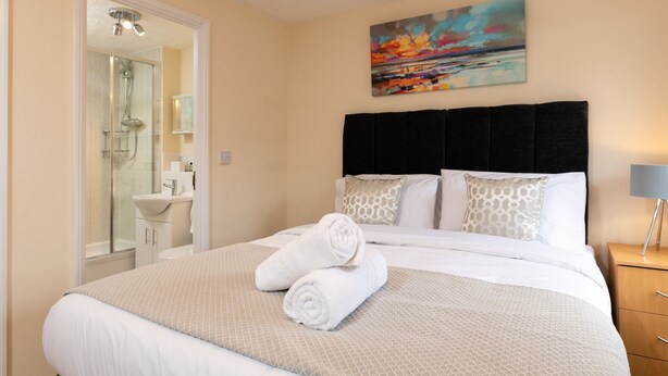 Casa Deluxe | 4 camere, biancheria da letto di alta qualità, materassi Tempur-Pedic