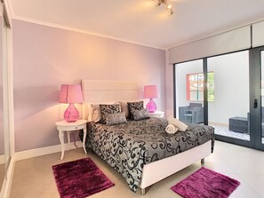 4 habitaciones, tabla de planchar con plancha y cuna de viaje 