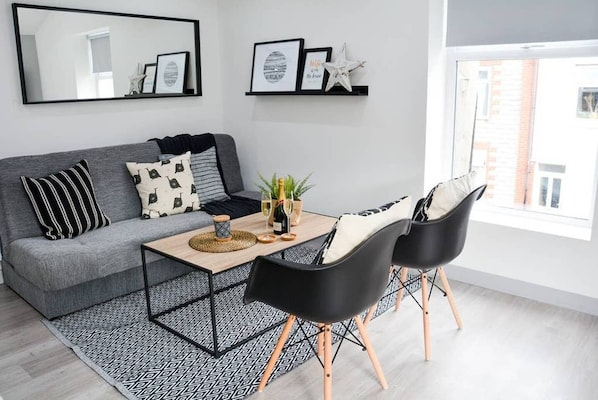 Apartment | In-room dining - Pearl House Cardiff - Apartment 4 (Cardiff)