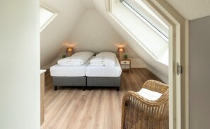 3 soverom, strykejern/-brett, internettilgang og sengetøy