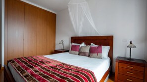 1 bedroom, iron/ironing board, travel cot, free WiFi