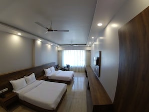基础四人房 | 高档床上用品、特色装修、特色家居、隔音